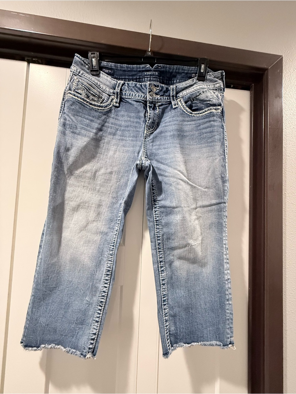 Vigoss Light Blue Cropped Ankle Jeans with Frayed Hem